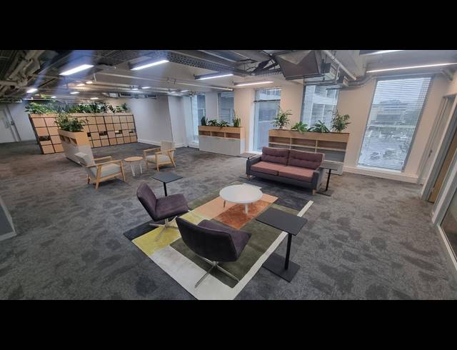 1,133.10M² OFFICE TO LET IN FORESHORE